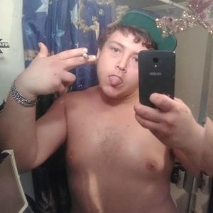 Meet your Posher, Levi